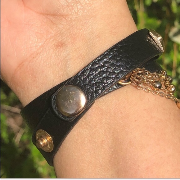 - Beautiful Black Leather Bracelet Gold Hardware - Picture 5 of 7